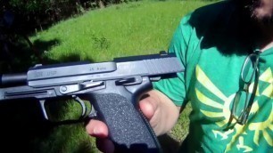 Sig P220 Equinox vs H&K USP - Beauty - Mini Gun Reviews