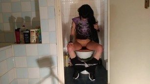 Beth Kinky - Dad Record her Stepdaughter while Pissing HD