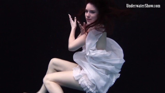 Andrejka does Astonishing Underwater Moves