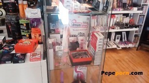 Exhibitionist babe dreams to be fucked in a changing room... And she's finally doing it!