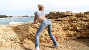 Wild Anal sex At the edge of the sea!